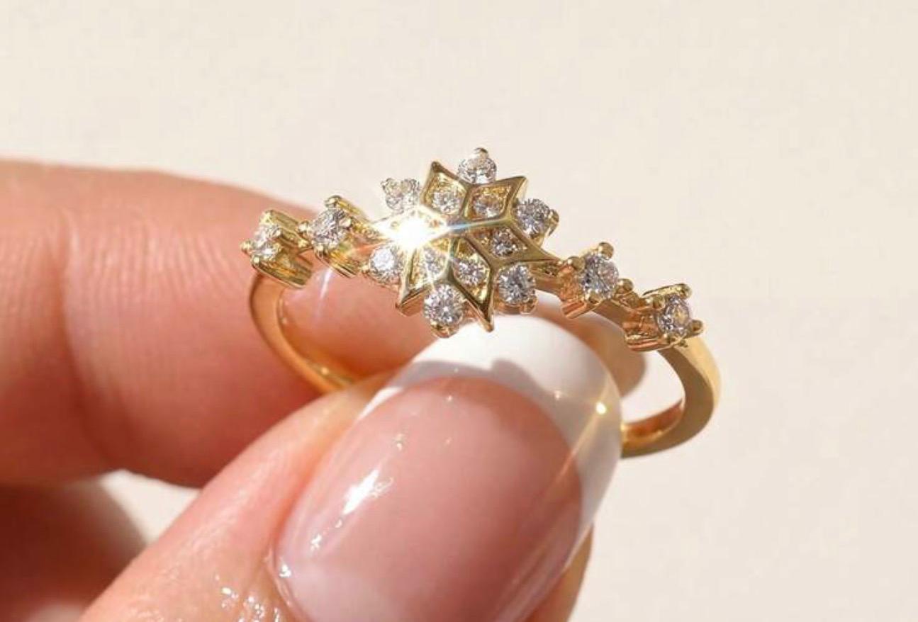 Elira - Snowflake Ring